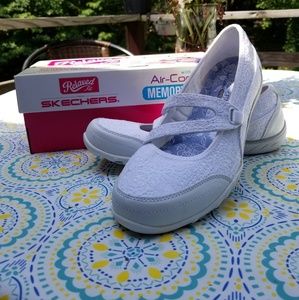 Skechers Breathe-Easy Womens Walking Shoes Elastic